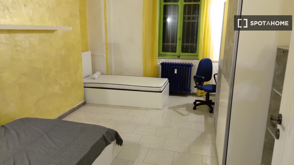 Double room Turin, 3 beds, 85m² — photo 9