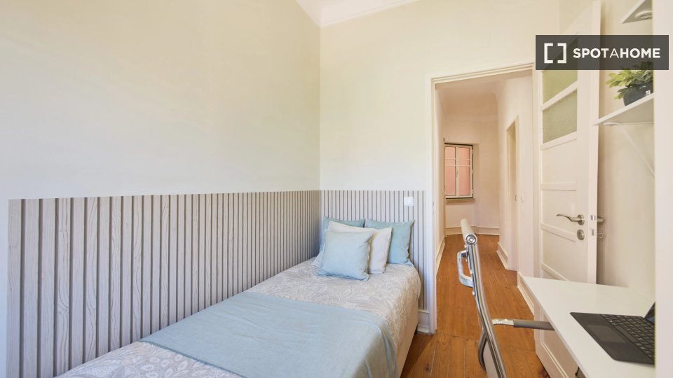Double room Lisbon, 6 beds — photo 12