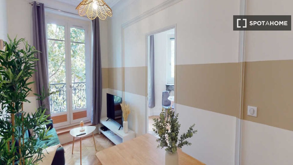 Double room Paris, 5 beds, 110m² — photo 8