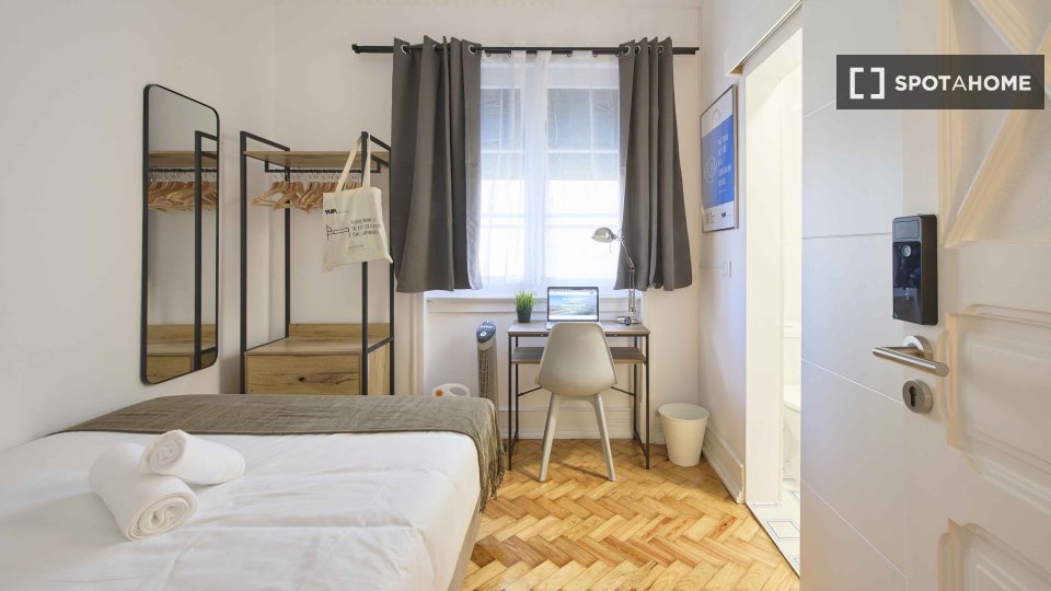 Double room Lisbon, 7 beds — photo 21