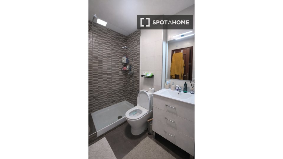 Double room Barcelona, 2 beds, 77m² — photo 4