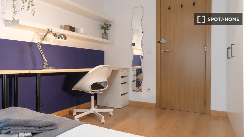 Double room Madrid, 7 beds, 140m² — photo 35