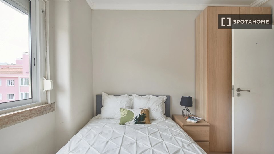 Double room Lisbon, 4 beds — photo 12