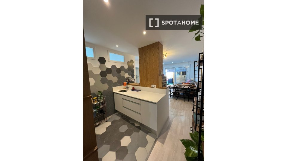 Double room Barcelona, 3 beds, 83m² — photo 2