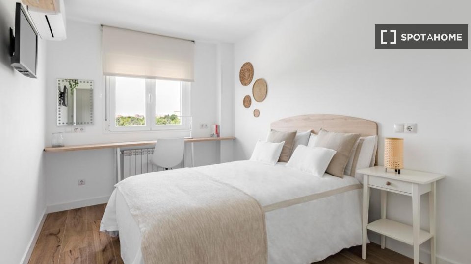 Double room Madrid, 4 beds — photo 10
