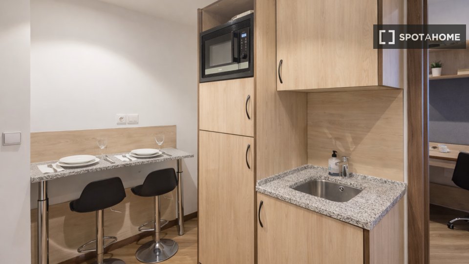 Double room Madrid, 2 beds — photo 22