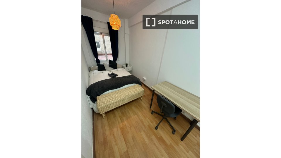 Double room Madrid, 7 beds, 149m² — photo 18