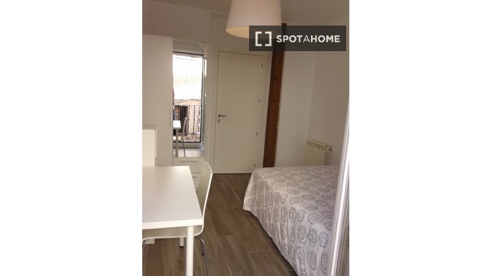 Double room Madrid, 4 beds, 88m² — photo 2