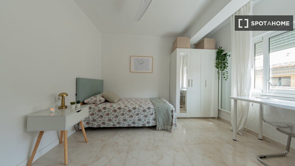 Se alquila habitación en El Carme, Valencia