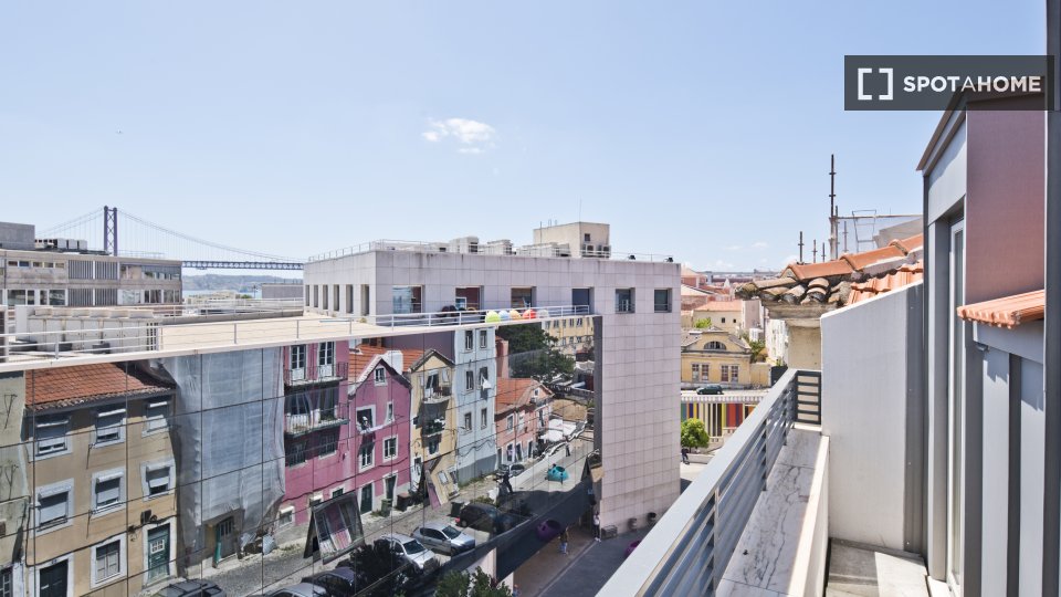 Apartment Lisbon, 2 beds, 33m² — photo 15
