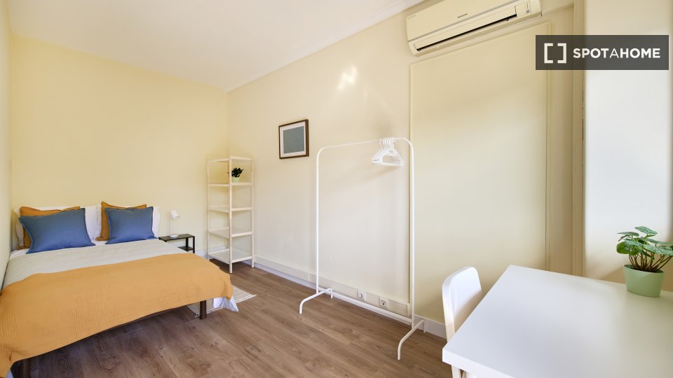 Double room Lisbon, 9 beds, 160m² — photo 18