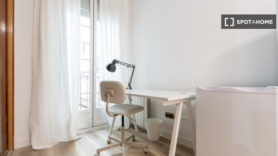 Double room Madrid, 5 beds — photo 11