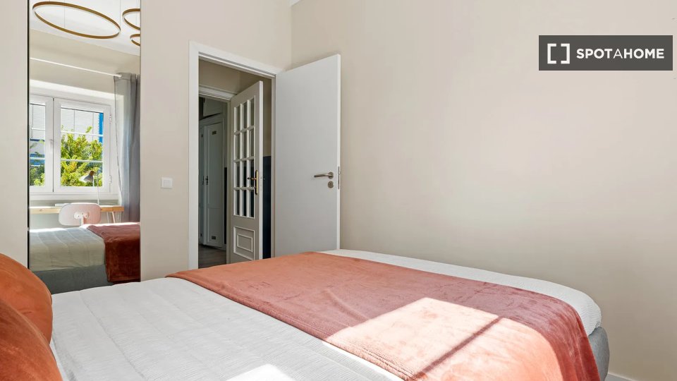 Double room Lisbon, 5 beds — photo 12