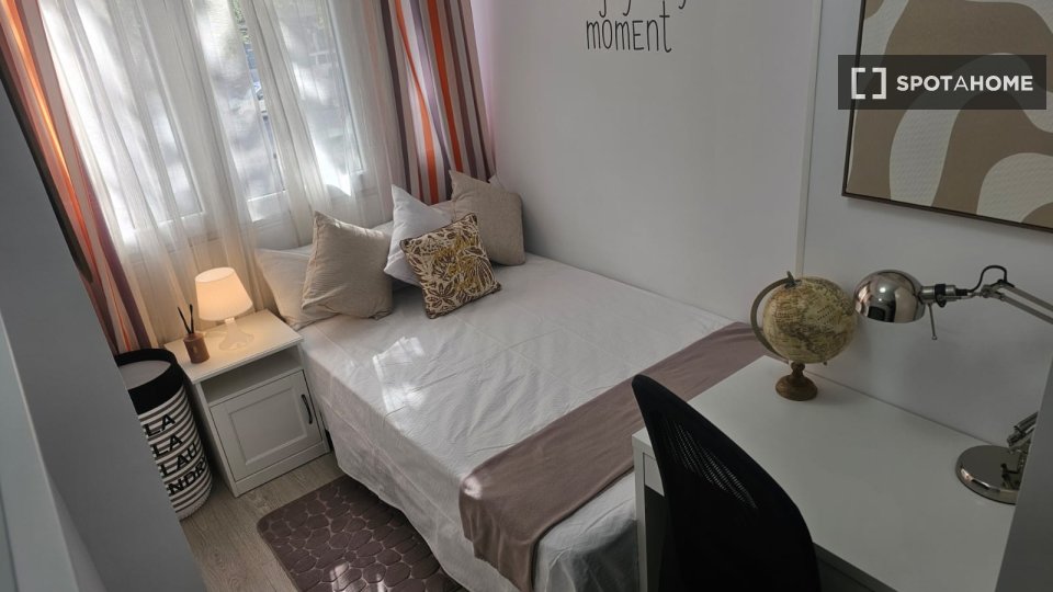 Double room Alcala_De_Henares, 4 beds — photo 20