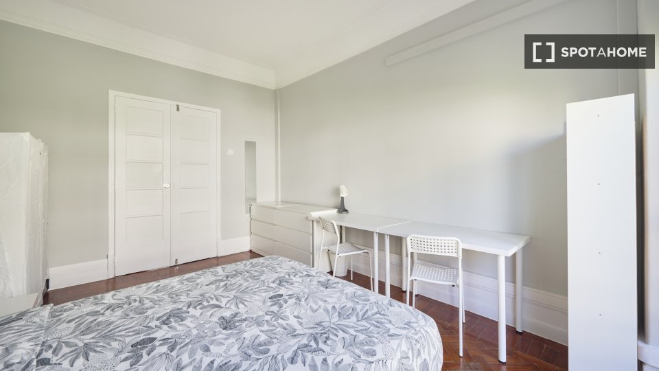 Double room Lisbon, 16 beds — photo 17