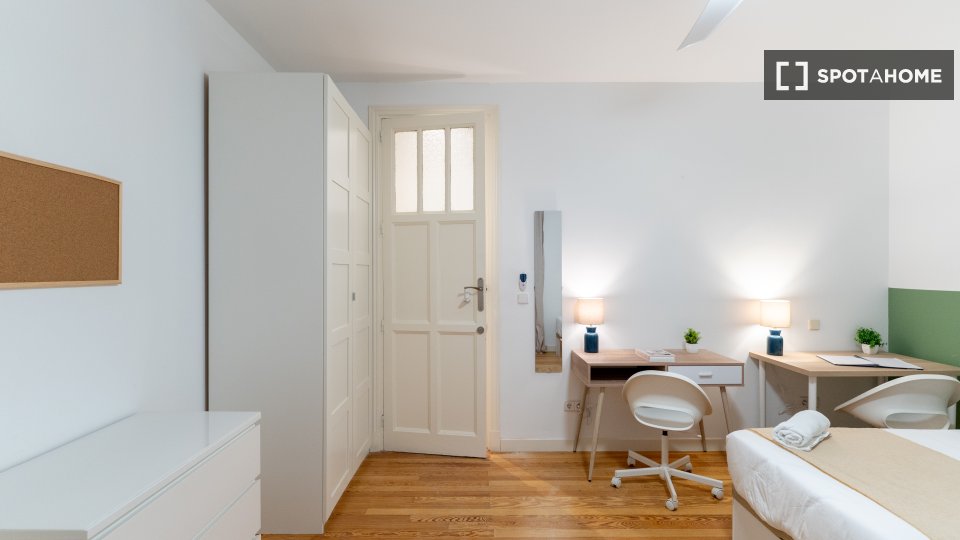 Double room Madrid, 4 beds — photo 11