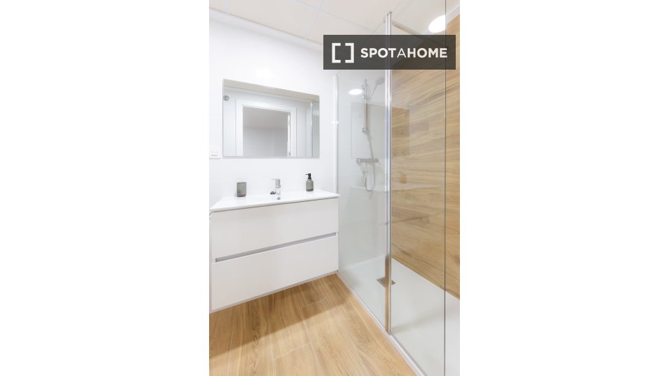 Double room Alicante, 8 beds, 201m² — photo 15