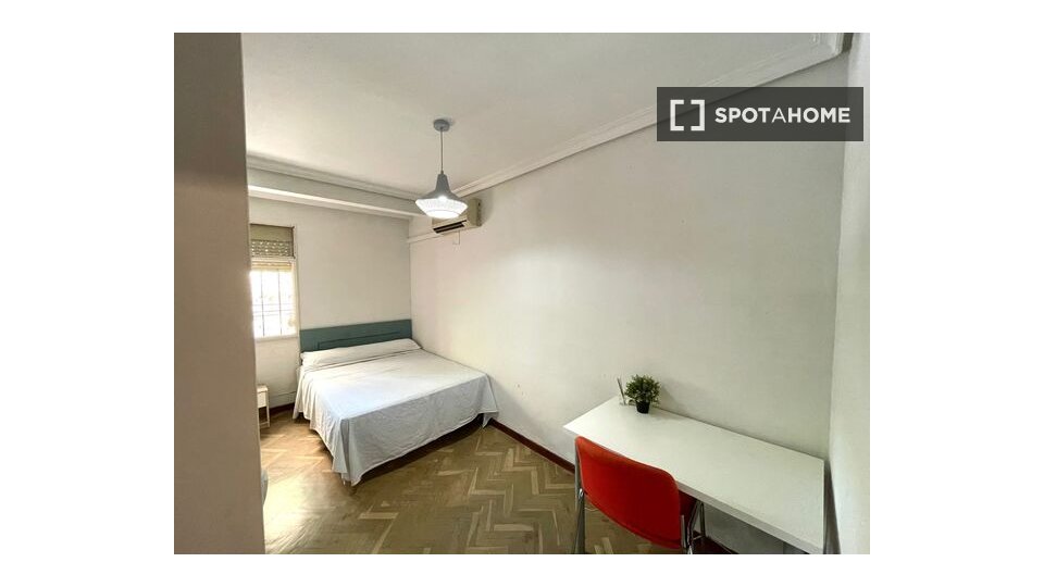 Double room Seville, 10 beds, 202m² — photo 18
