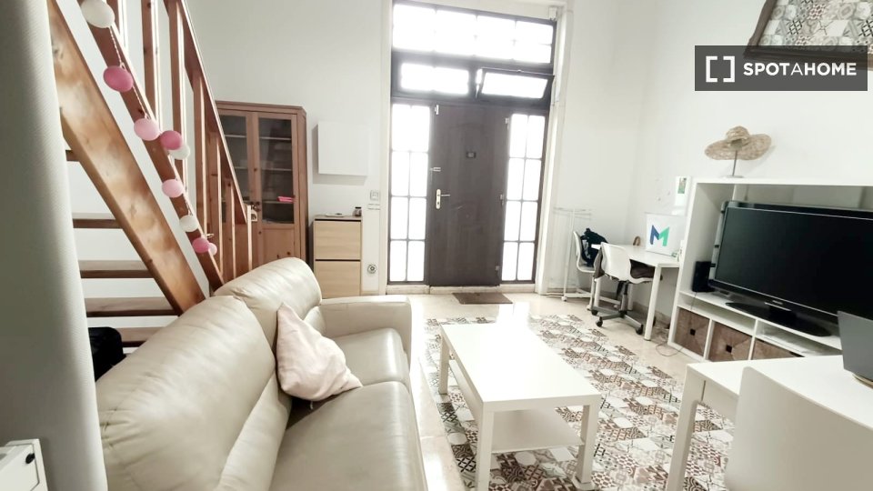 Double room Barcelona, 3 beds, 68m² — photo 9