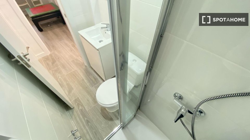 Double room Madrid, 4 beds — photo 23