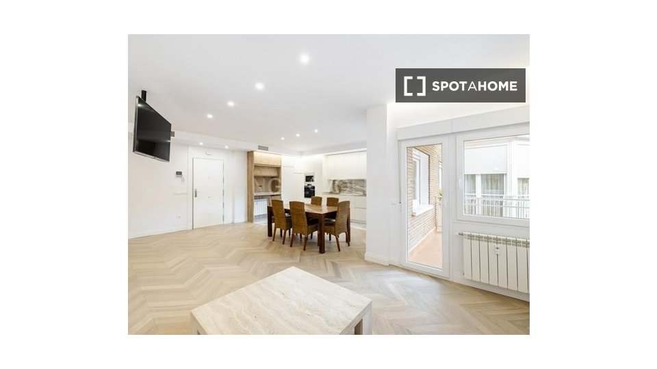 Apartment Madrid, 4 beds, 130m² — photo 1