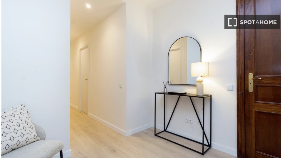 Apartment Barcelona, 4 beds, 110m² — photo 15
