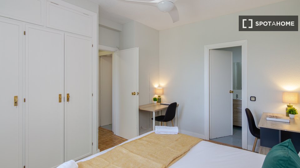 Double room Madrid, 5 beds — photo 28