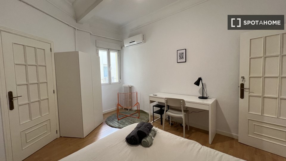 Double room Madrid, 6 beds, 200m² — photo 5