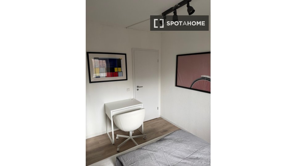 Double room Dusseldorf, 4 beds, 100m² — photo 41