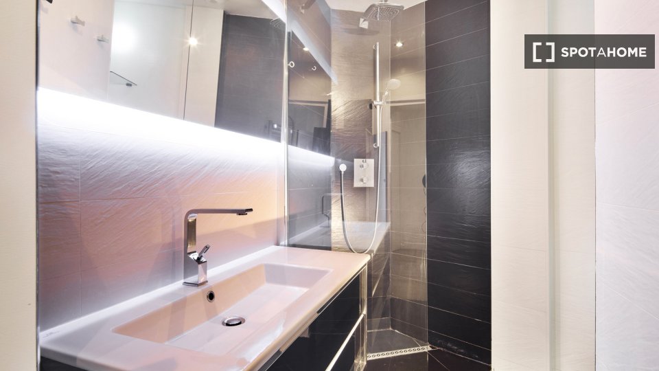Apartment Paris, 2 beds, 61m² — photo 8