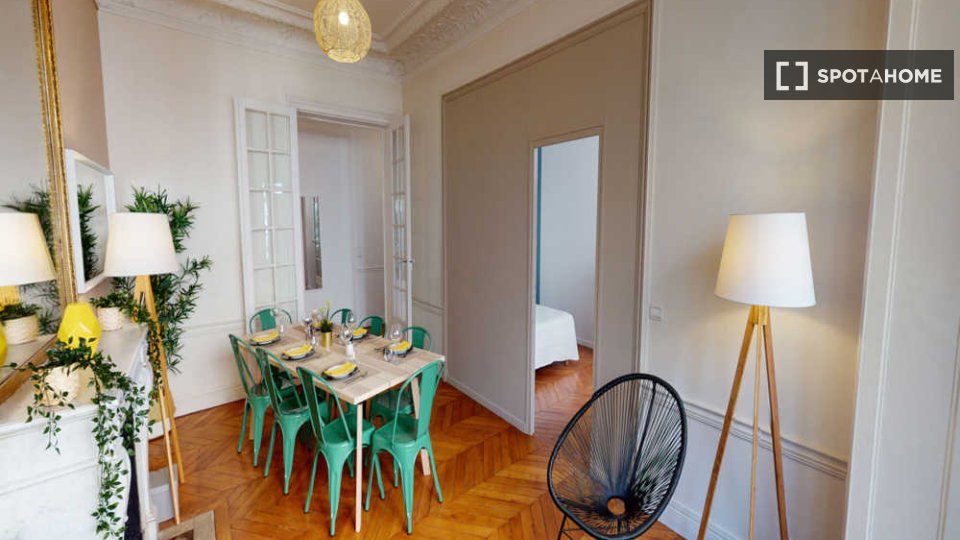 Double room Paris, 8 beds, 200m² — photo 3