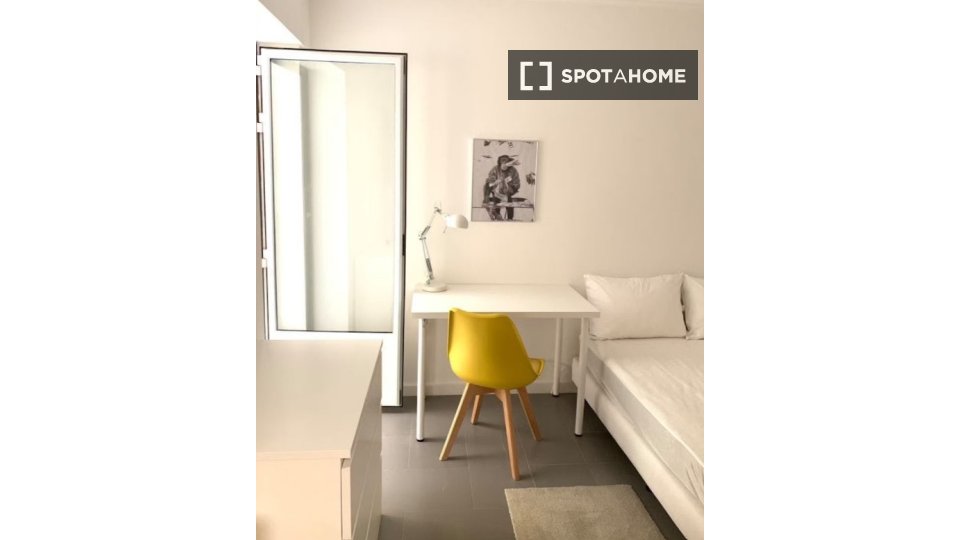 Double room Lisbon, 6 beds, 150m² — photo 10