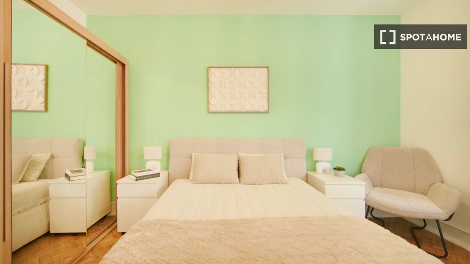 Double room Lisbon, 6 beds — photo 11