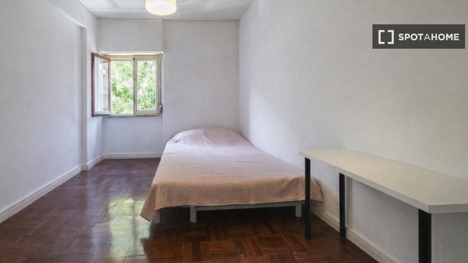 Double room Lisbon, 6 beds — photo 44