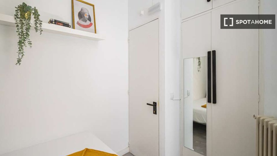 Double room Madrid, 68 beds, 2620m² — photo 18