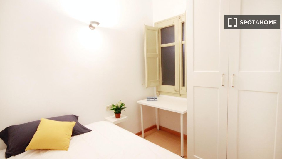 Double room Barcelona, 4 beds — photo 17