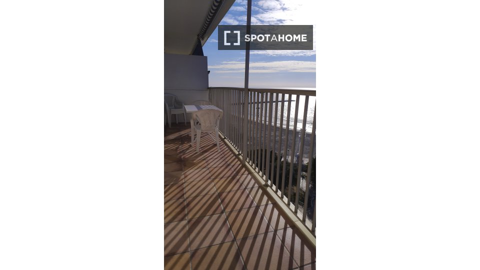 Apartment Alicante, 4 beds, 100m² — photo 5