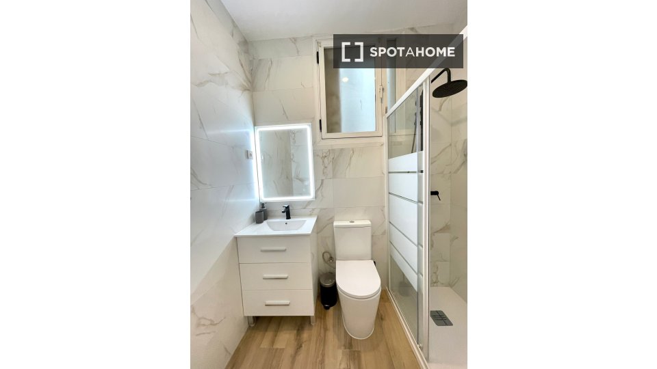 Double room Madrid, 7 beds — photo 1