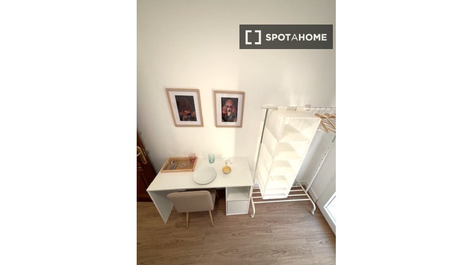 Double room Madrid, 8 beds, 170m² — photo 2