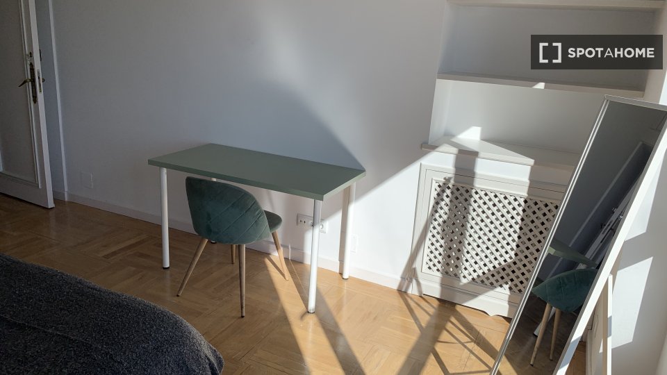 Double room Madrid, 6 beds — photo 3
