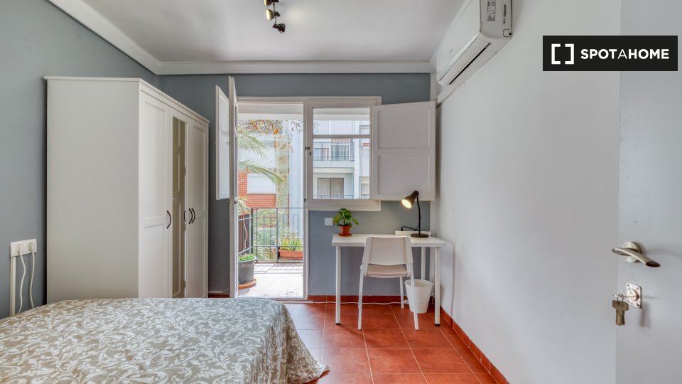 Double room Valencia, 4 beds, 80m² — photo 2