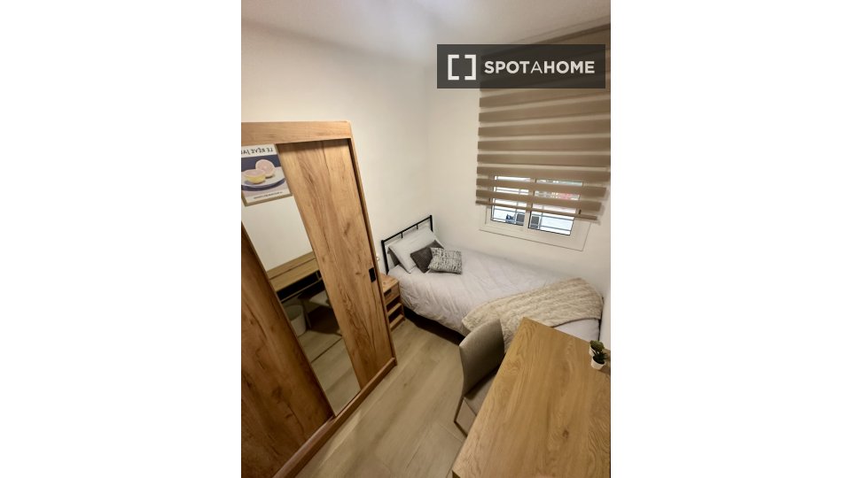Double room Barcelona, 4 beds, 70m² — photo 18
