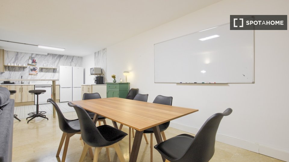 Double room Madrid, 7 beds, 230m² — photo 14