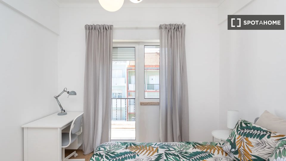Double room Lisbon, 5 beds — photo 3