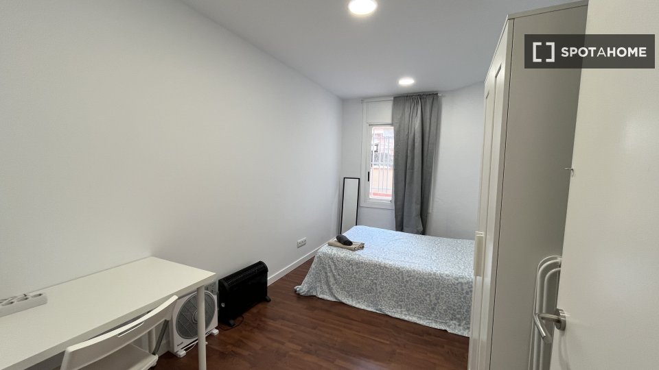 Double room Barcelona, 13 beds, 290m² — photo 3