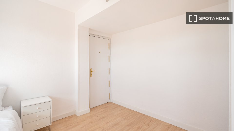 Double room Madrid, 17 beds — photo 16
