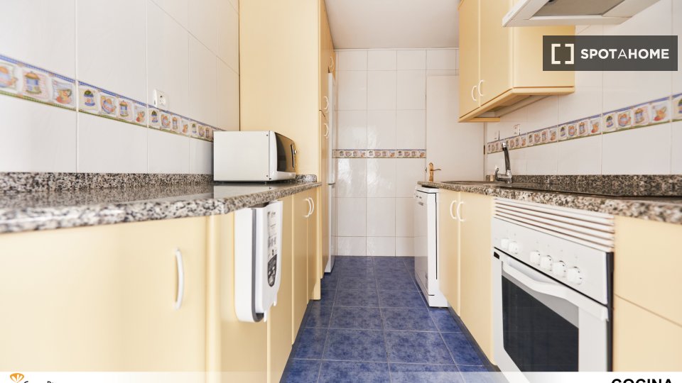 Double room Seville, 3 beds — photo 19