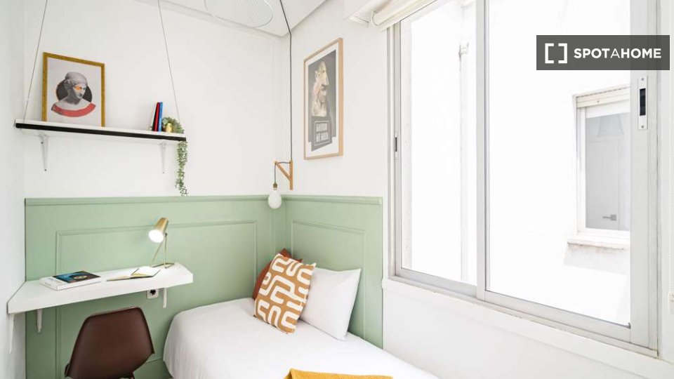 Double room Madrid, 67 beds — photo 17