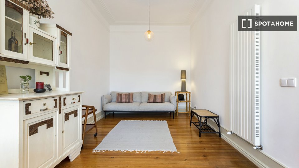 Apartment Lisbon, 2 beds, 105m² — photo 18