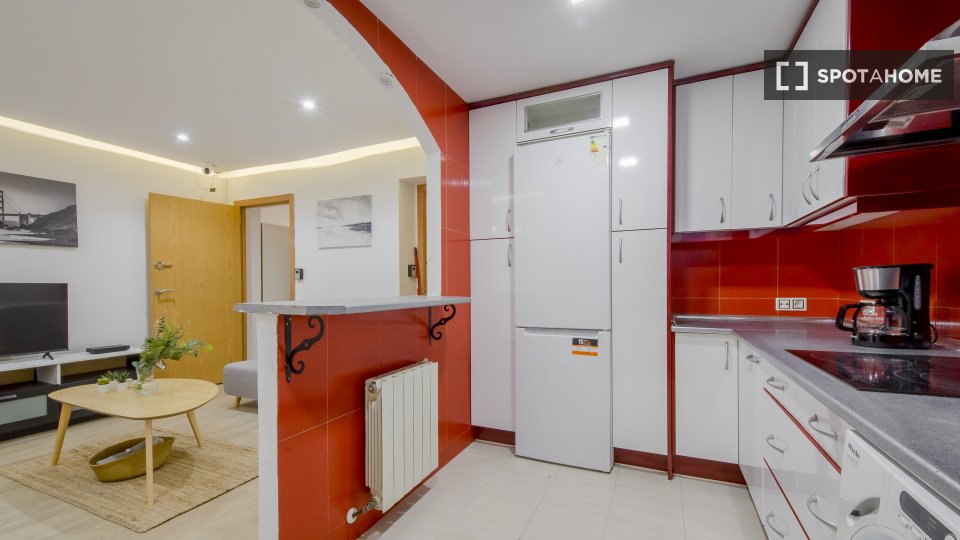 Double room Madrid, 4 beds, 87m² — photo 13